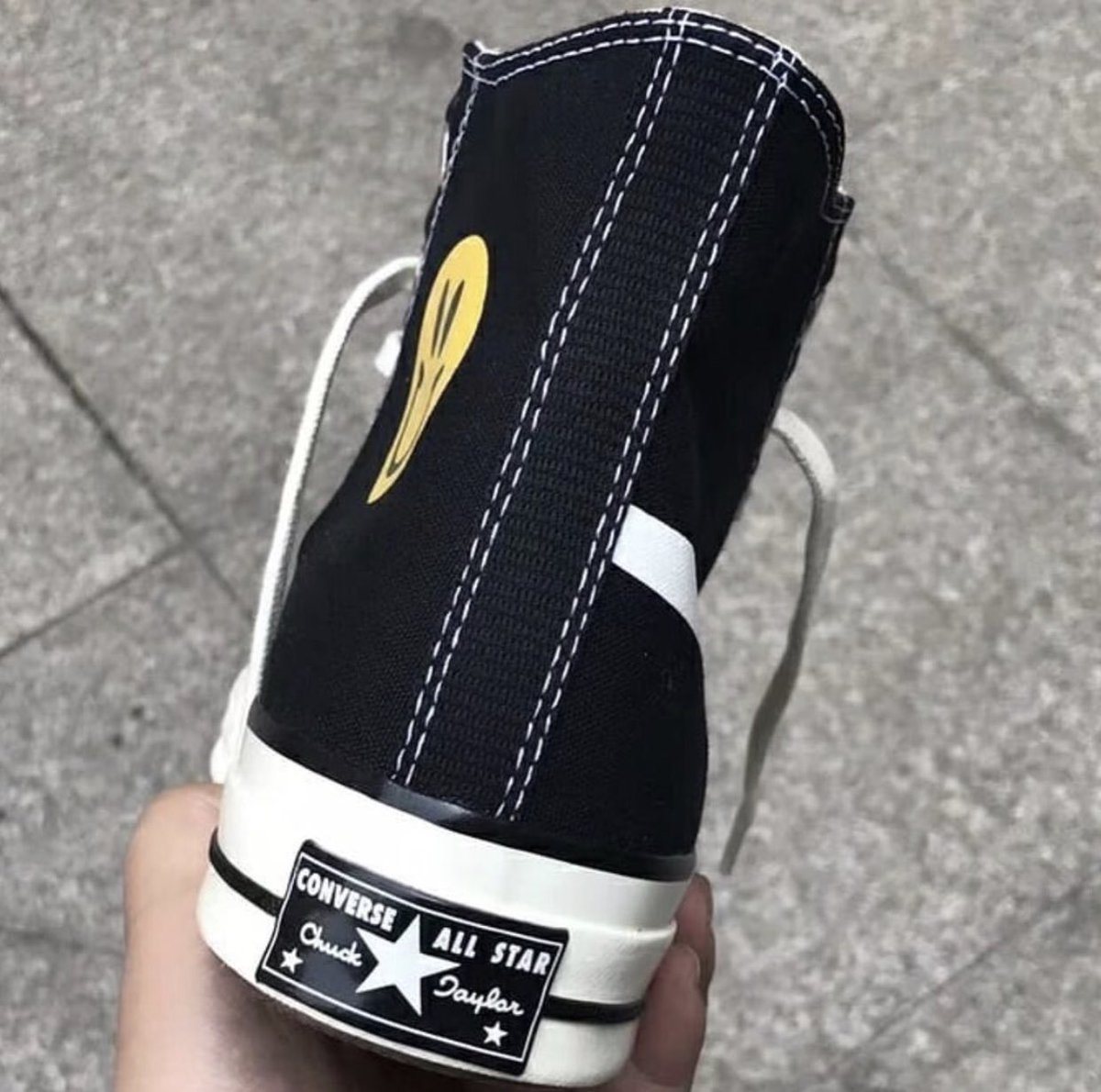 CaminoTV's tweet image. LA CHUCK TAYLOR 70’ SWOOSH AUX PIEDS DE @KingJames ! 👀🔥

VOUS PRÉFÉREZ CETTE VERSION OU LA CLASSIQUE ? 🙂

🔜
@NikeFrance @Converse