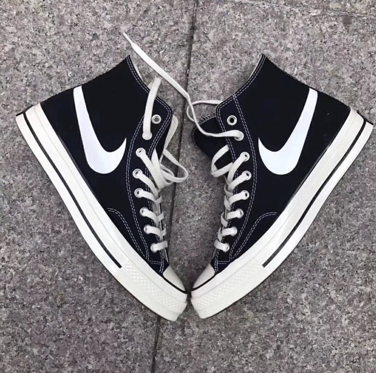 CaminoTV's tweet image. LA CHUCK TAYLOR 70’ SWOOSH AUX PIEDS DE @KingJames ! 👀🔥

VOUS PRÉFÉREZ CETTE VERSION OU LA CLASSIQUE ? 🙂

🔜
@NikeFrance @Converse