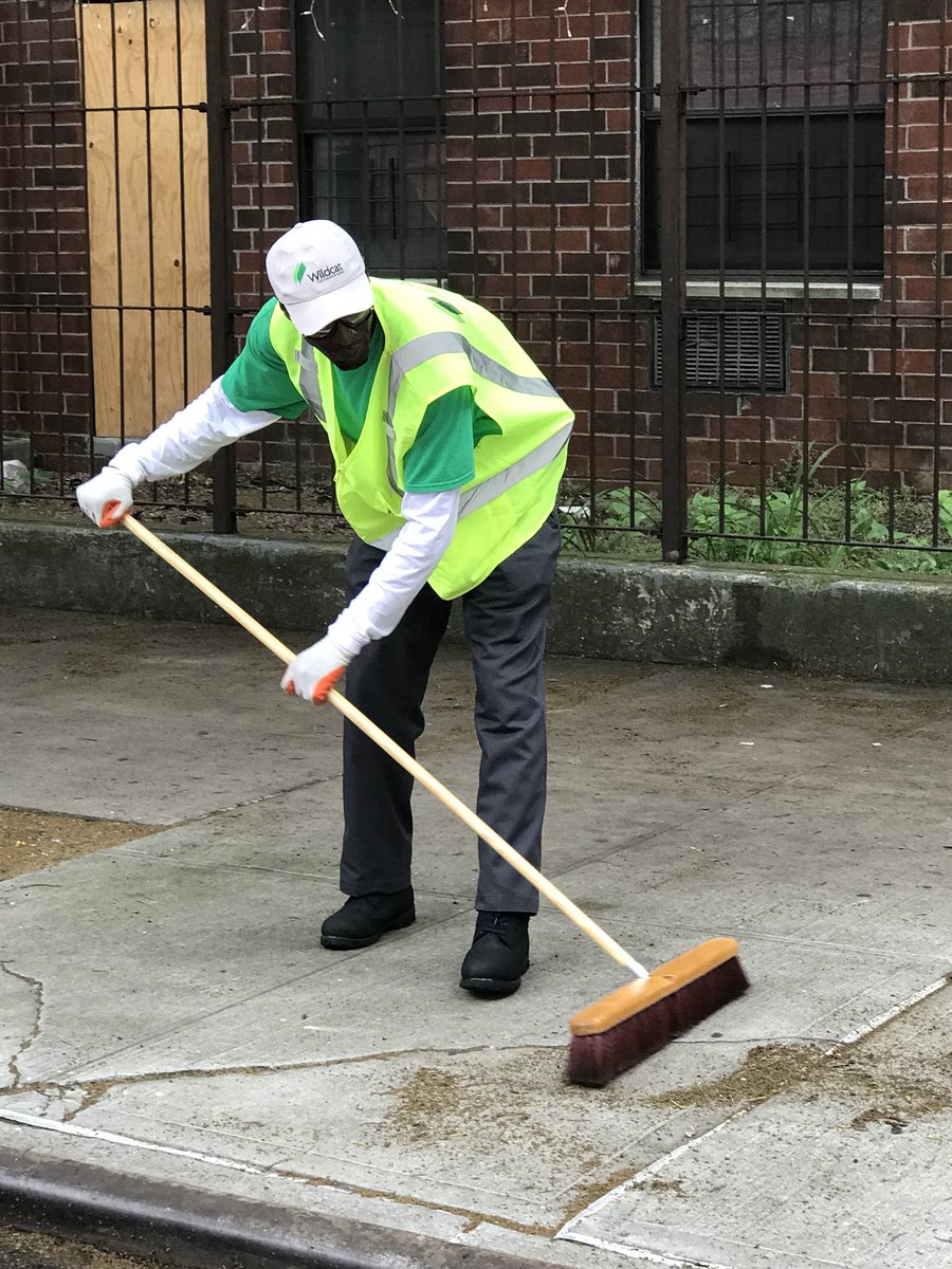Wildcat1250's tweet photo. @Wildcat1250 proud to partner with @NYCCouncil and Council Member Perkins @harlemhapps  for Healthy Clean Harlem Campaign https://t.co/C4sMdzZKf9