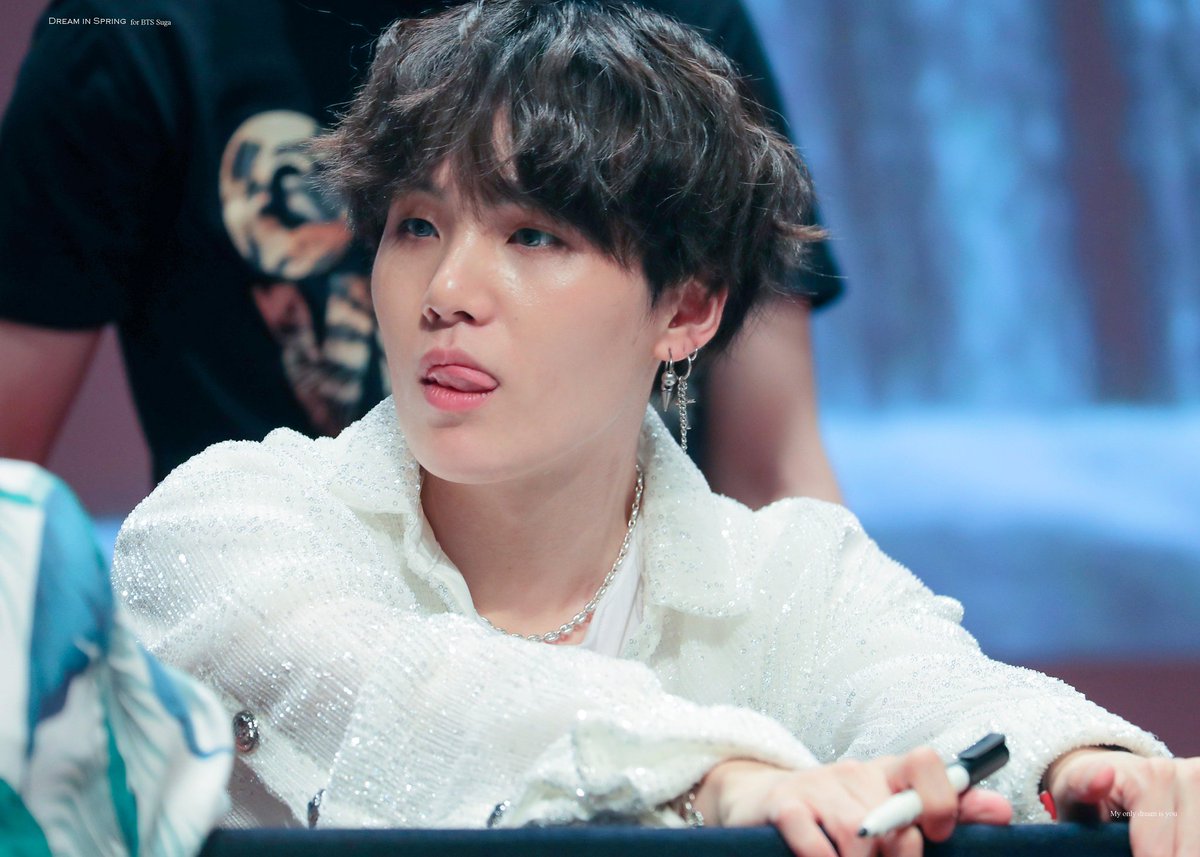 jiminflippy's tweet photo. min yoongi te voy a demandar.❣️🐯
#SoHappy @radiodisney #RDMA @BTS_twt https://t.co/WnriZDEz9l