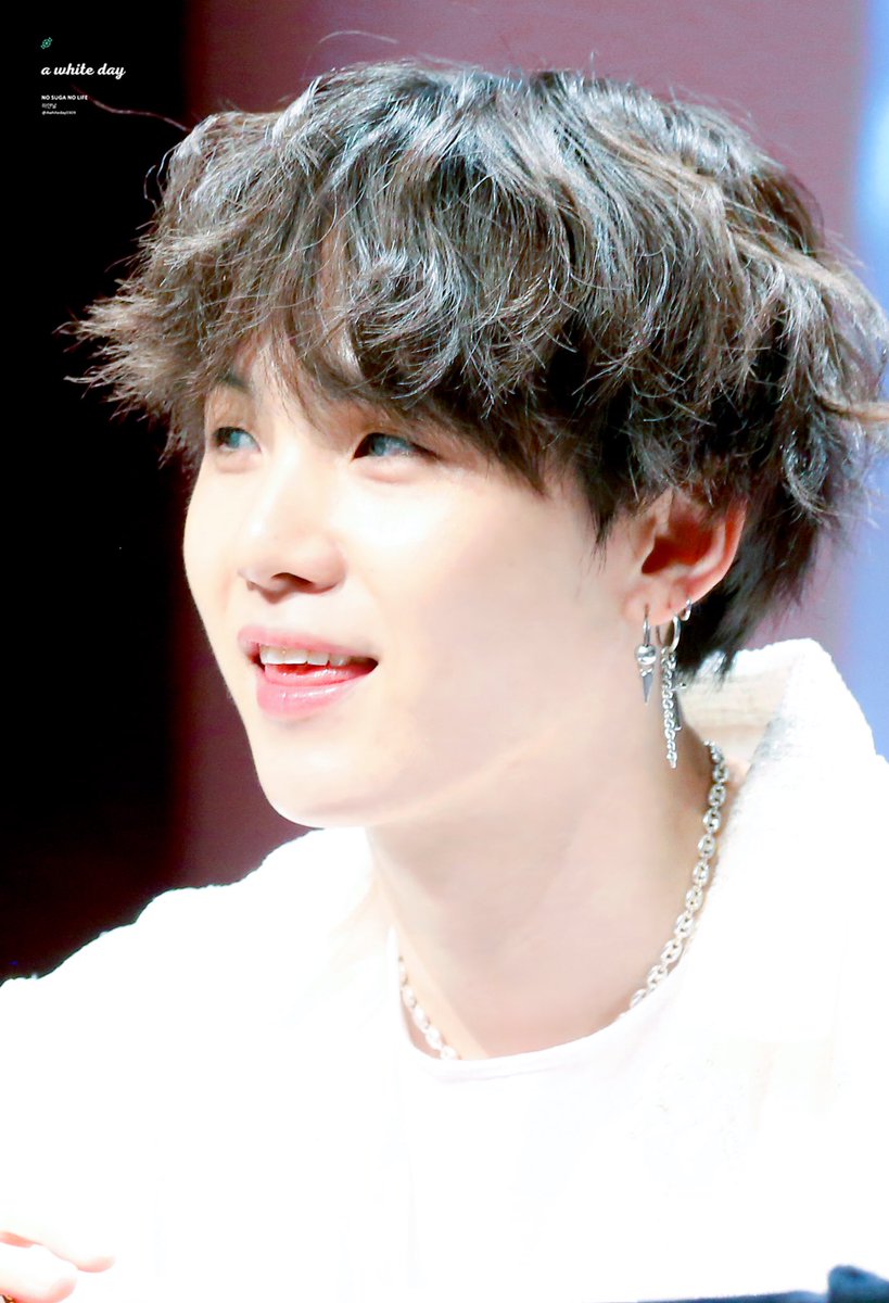jiminflippy's tweet photo. min yoongi te voy a demandar.❣️🐯
#SoHappy @radiodisney #RDMA @BTS_twt https://t.co/WnriZDEz9l