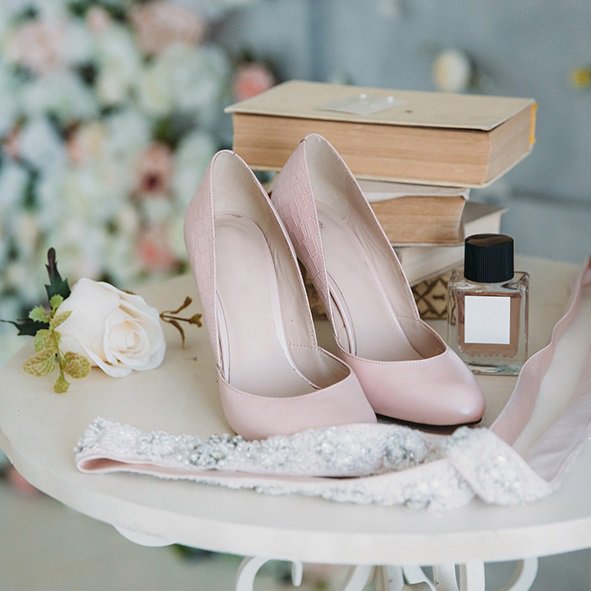 ShowroompriveES's tweet photo. #Bodas: complementos para ser la novia más guapa.
👰 #BlogKiss > https://t.co/Lbij1XrfIS https://t.co/lJ9EcdGOAA