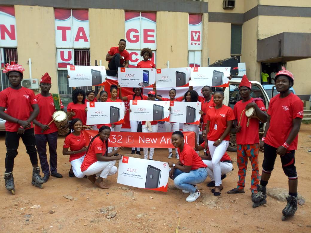 itelNigeria's tweet photo. You all nominated Ibadan and we made it happen. We have officially launched itel A32F in Ibadan. 

Your city is next, watch out for us! Kindly tell us in the comment section the city you want us to paint RED next and get ready to host us. 

#itelA32FMarketLaunch #RedIsTheNewCool https://t.co/o606RRr3sp