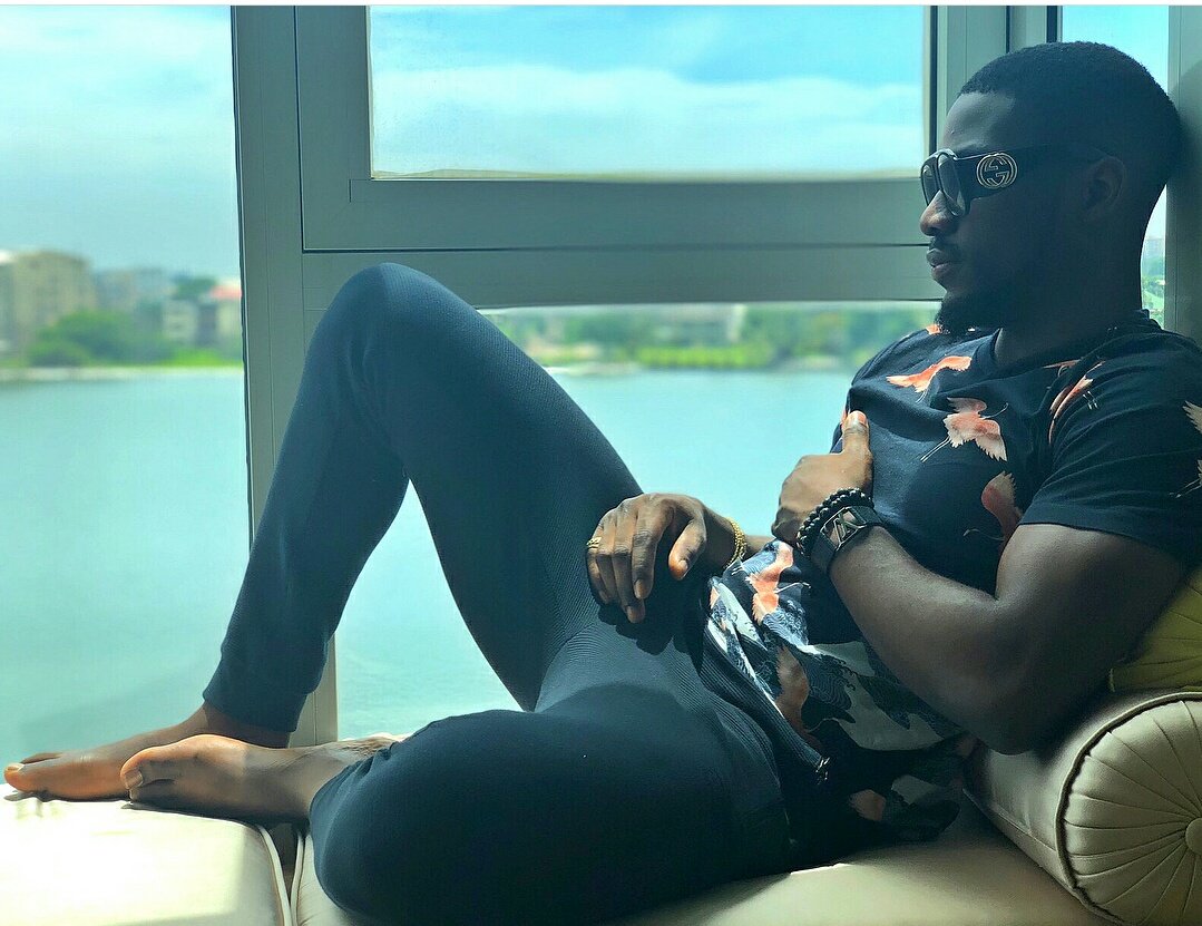tobibiggest's tweet photo. Sunday vibes 💞

Dont bother zooming in to see through the shades😂 you won't see anything https://t.co/nGhKct031E