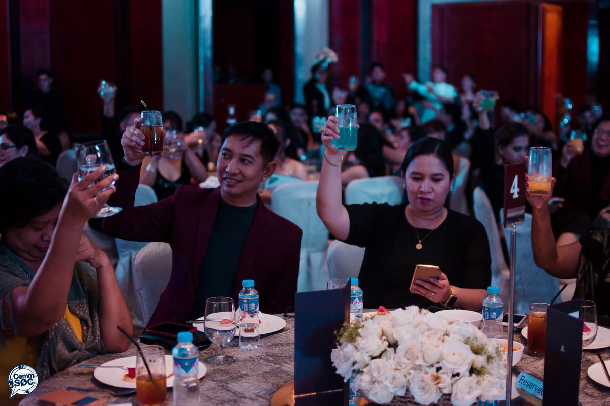 rhussellfamy's tweet photo. It was exactly a week ago when we did the impossible, the #CommGrandBall2018.

Thanks to my ever hardworking co-COMMSOC Officers, Event Core Team and Project Proponent @allyszaaa for spending the past months preparing for our biggest event. Indeed, we ended our year with a bang. https://t.co/vz0TpVY8vT