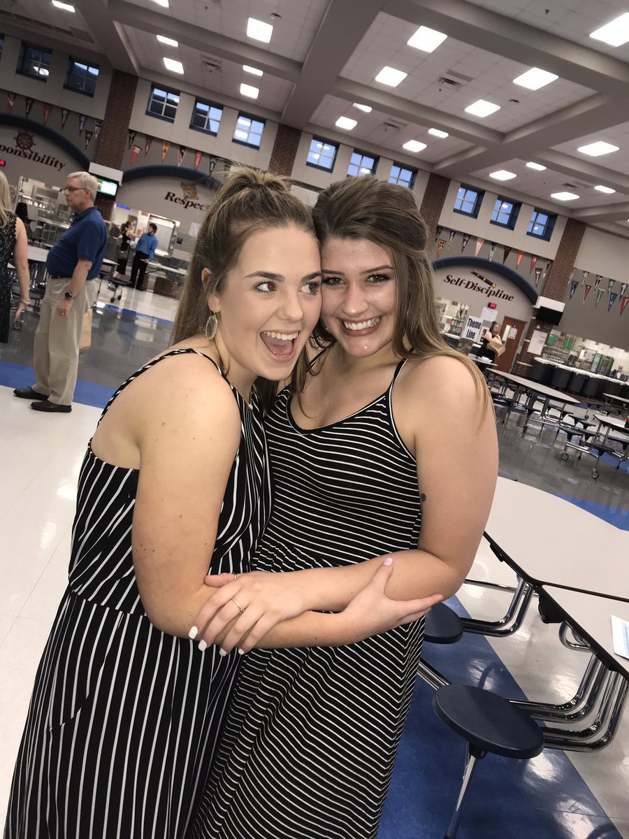 em_wygant's tweet photo. happy birthday lizzy!! thanks for being the best big sister ever! love you lots❤ https://t.co/xIJ2fijpYz
