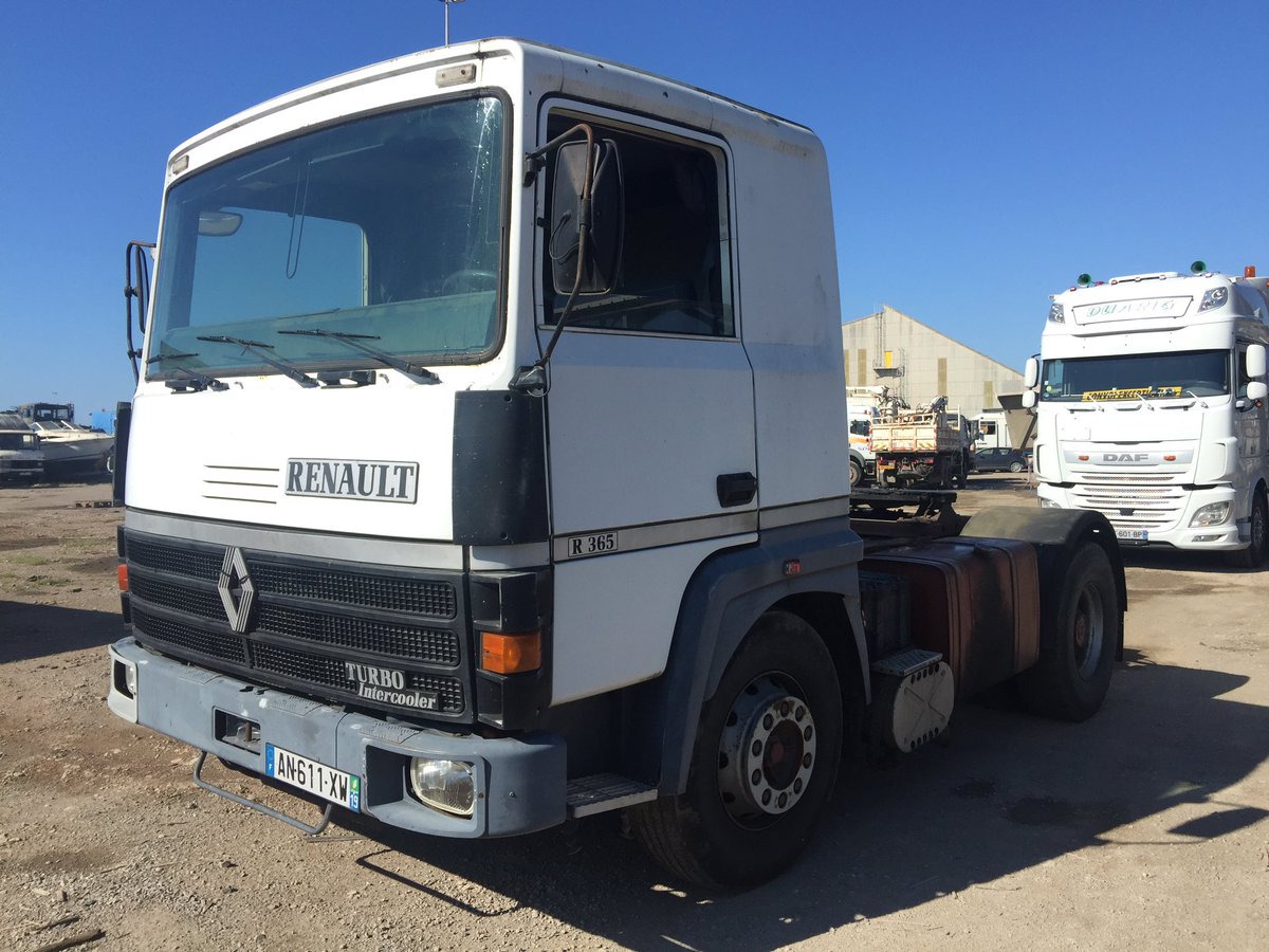 vincetrucks's tweet photo. Lots de trois renault r310/365/385 https://t.co/ulJObSjqKh