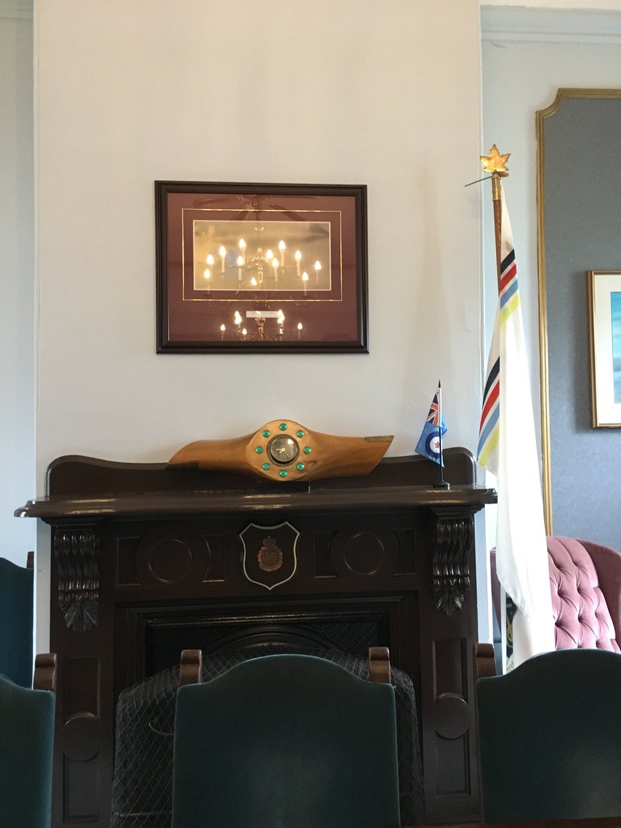 Have always wandered what’s in the park by the Citadel, was able to go in yesterday to the Royal Artilery Park officer’s mess and library ☺️ Pretty cool! The dining table was set up beautifully #DoorsOpenHFX