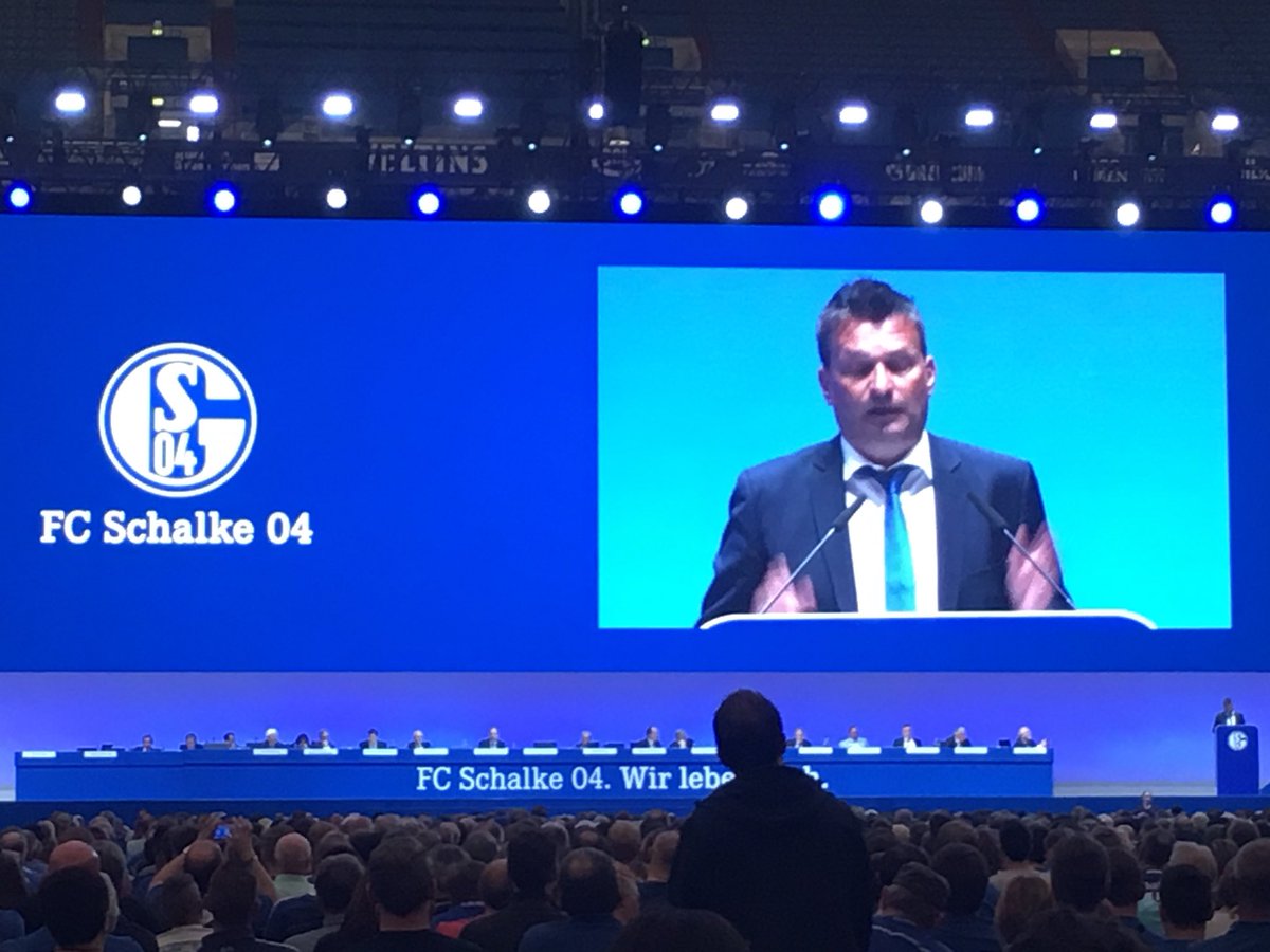 Tarte1870's tweet photo. Manager Christian #Heidel mit guten Neuigkeiten: Ralf #Fährmann und Matija #Nastasic verlängern vorzeitig bis 2022. #S04 https://t.co/a9Vt5VDluz