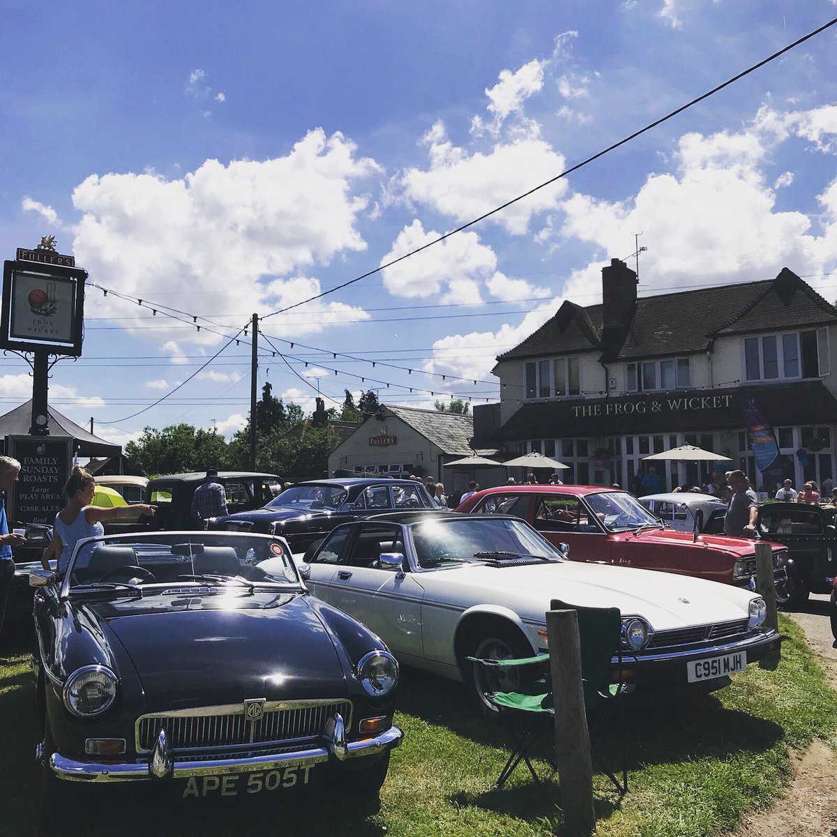 Perfection 🙌🏻 #classiccar #classiccarday #livemusic #realale #sunshine