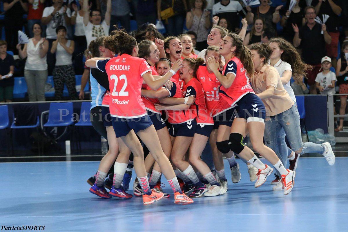 mhb_feminin's tweet photo. Elles l'ont fait @HBF_JM en Nationale 1! @MidiLibreSports @SurMtpJournal @Montpellier3m @FemmesDeSport @femix @Femmes_Sportive @LudovicFabregas @anquetil_art @Sam_Blhcn @CyrilDumoulin MERCI A VOUS https://t.co/5bovZb1MCr