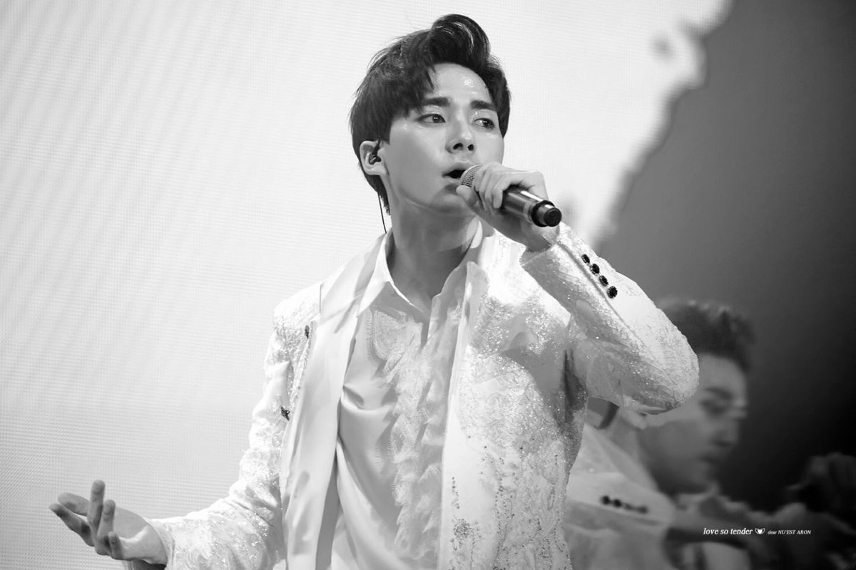 cold_i_dol's tweet photo. 98. 뉴이스트 아론 https://t.co/IQt4bVCZut