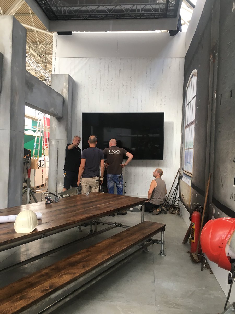 Er wordt hard gewerkt aan de opbouw van de #Provada #plek <a href="/VanWijnenGroep/">Van Wijnen</a>. Geen zonnebrand nodig, wel deodorant ;-).