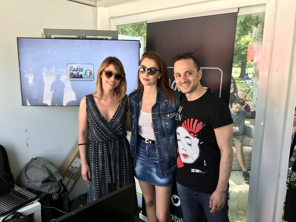 Adesso in diretta <a href="/NaliOfficial/">ANNALISA</a> su <a href="/RadioItalia/">Radio Italia</a> dal <a href="/RadioCityMilano/">Radiocity Milano</a> i piazza del Cannone! 
Segui il live qui: radioitalia.it

#RadioCityMilano #radioitalia #annalisa