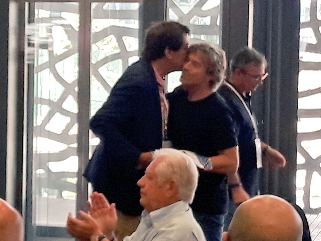 Après les 20 ans du titre de 98 célébrés ce we, rdv dans 2 ans pour les 20 ans de celui de 2000 en Argentine chez Diego Dominguez pour une semaine de fête ! #rugby #StadeFrançais