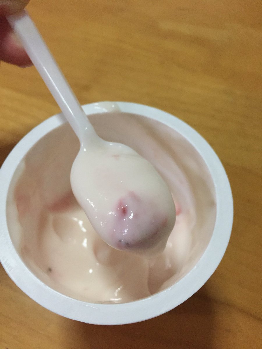 eieibyee's tweet photo. #รีวิวเซเว่น สตรอว์เบอร์รี่ชิ้นเล็กเว่อออ แต่อร่อยนะ https://t.co/a7Vdb9cTwv