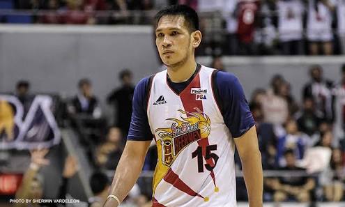 Bsktbll4ever's tweet photo. @TheSMBeermen 's Junemar Fajardo is simply the best. A reliable Center with a soft touch from the perimeter, and also can kill you in the post. Future Hall of Famer in the PBA?
#PBA2018 #4timeMVP https://t.co/ahsaiiiZz6