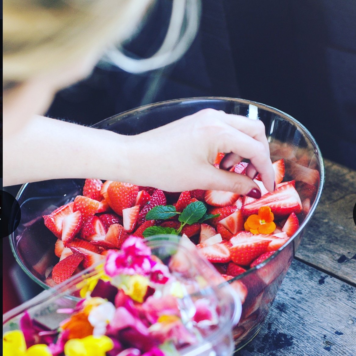 Sometimes it's not all about the seafood..... fresh local strawberries with edible flowers and prosecco  for a function ♡