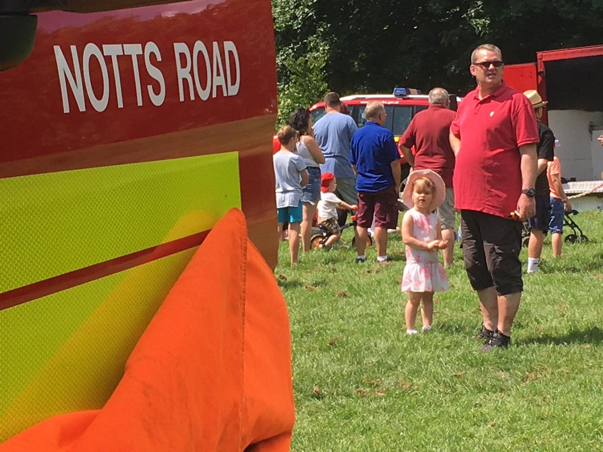 DerbyshireFRS's tweet photo. Our crew from #NottinghamRoad_Blue , #CSO_Sarah & #CSO_Larry have been carrying out chip pan fire demo's promoting cooking safety as well as giving advice on derelict building safety at Chaddesden, The Big One ππ¨βπβοΈ https://t.co/Yqi861sWFo