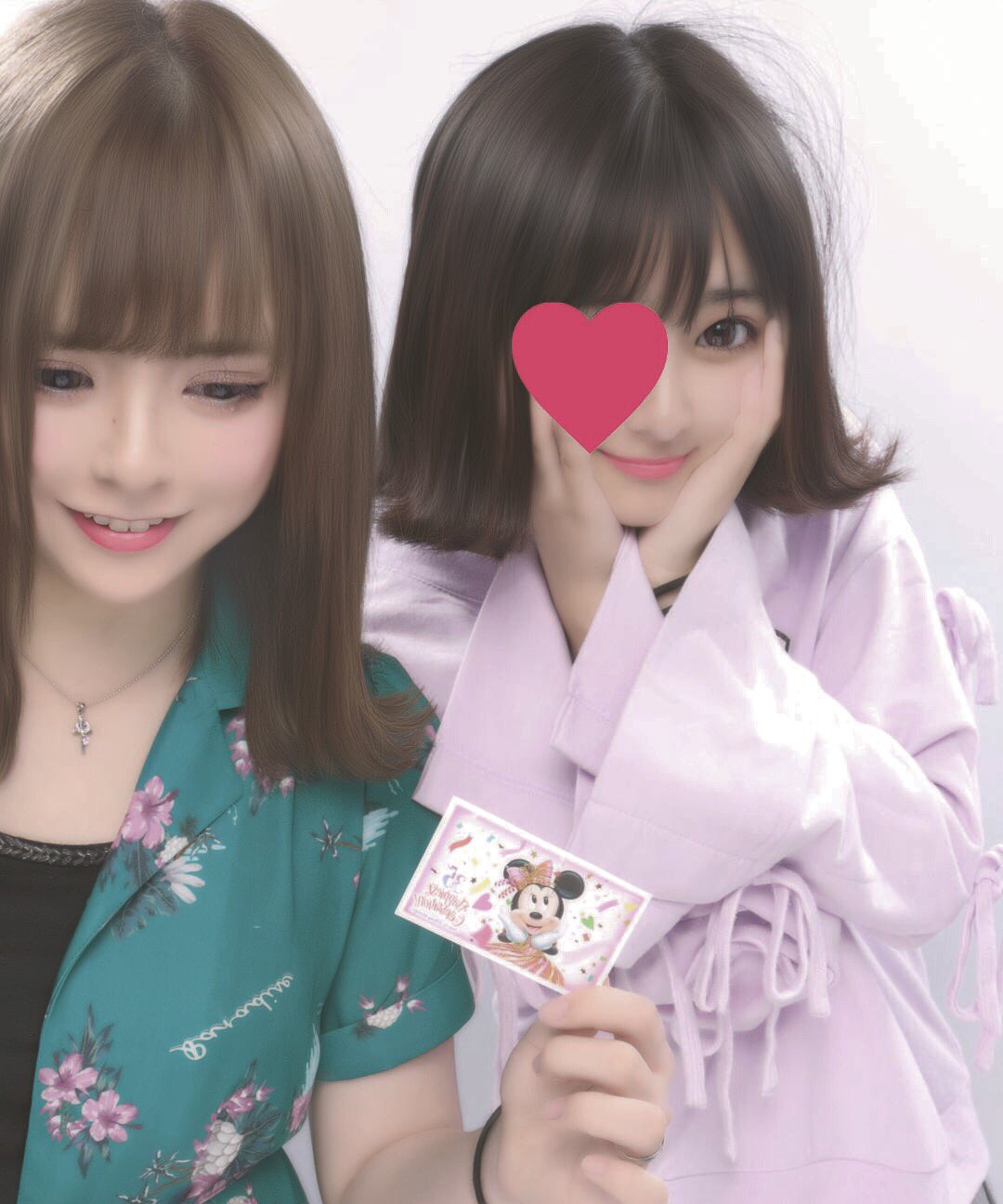 春風 みゆから誕プレのディズニーチケットもらいました 1回目はサプライズぶち壊しちゃったけど 今回は成功したねwww ってことでみゆとディズニー決定です 2枚目は え ってなってる時 T Co Ide5bciz64 Twitter