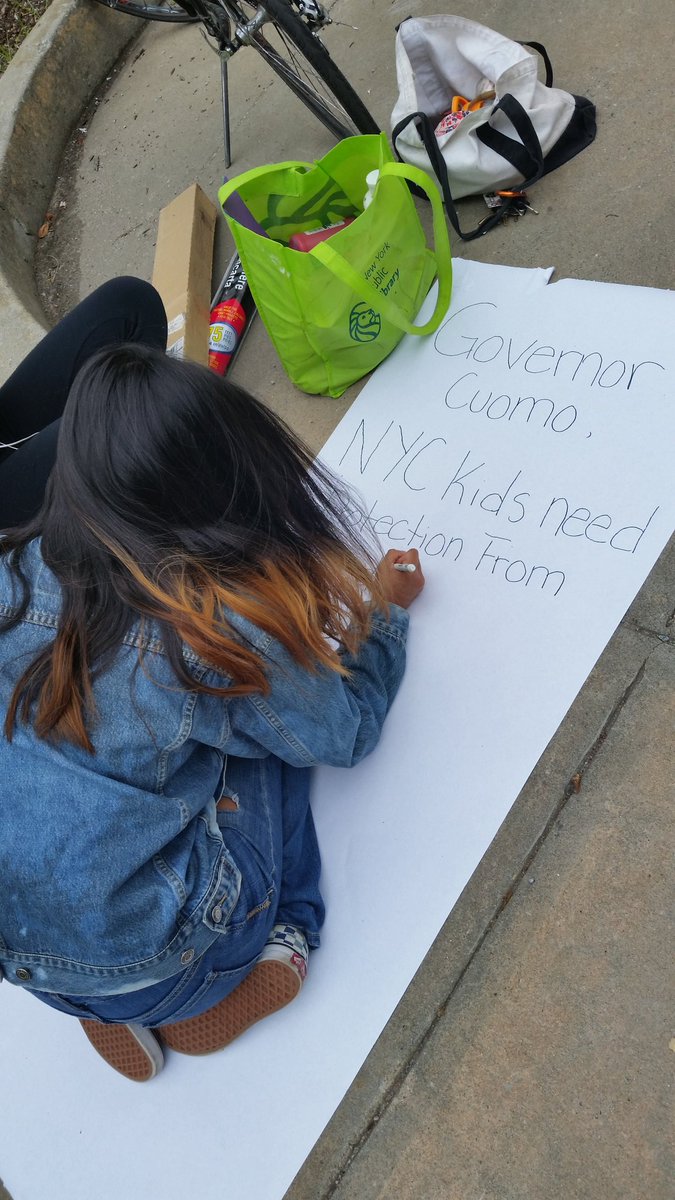 MakeQueensSafer's tweet photo. Making signs for #speedcameras #everyschool at #JacksonHeight greenmarket. Stop by!! Tell @NYGovCuomo to step in before it's too late. https://t.co/3NZ7BZB9vm
