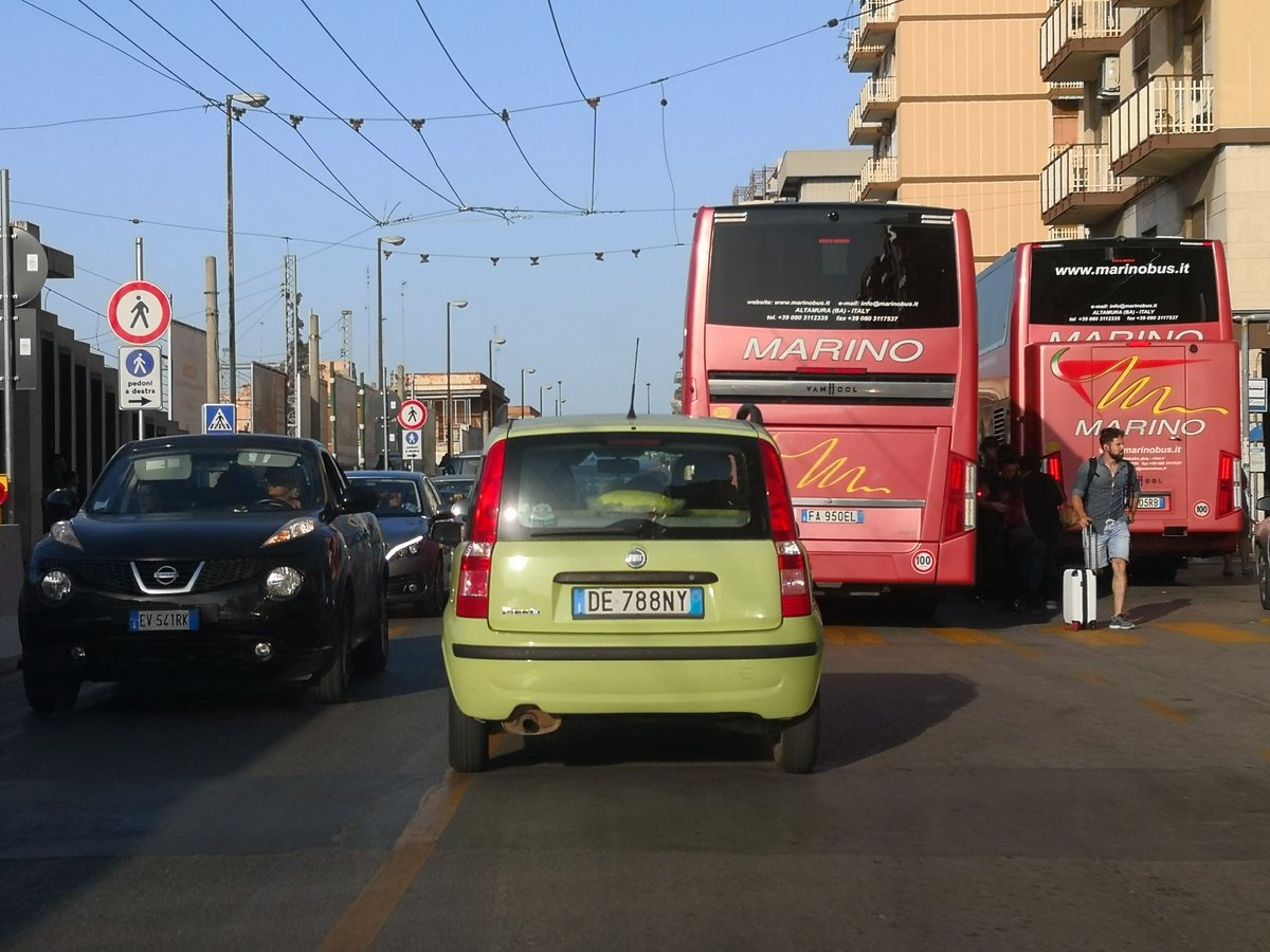 Faielone's tweet photo. @Antonio_Decaro per favore SIG. SINDACO risolva la situazione estramurale già intollerabile nel deserto https://t.co/fyX2pVmM1w