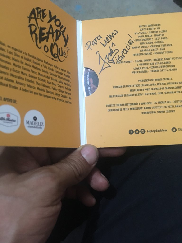 GuillermokDiaz's tweet photo. Sábado de excelente música y agradables momentos, un gustazo saludarte en persona @Bonmaxima y genial presentación de @diablofunk soy fan de su música me fui contento a casa !! Saludos 🤘🏻 https://t.co/AkBbEvh6o6