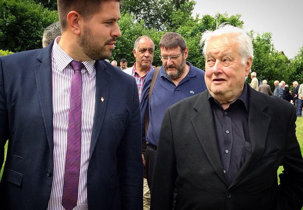 anthonyleroy63's tweet photo. 🇫🇷 Journée souvenir de la #Résistance !

Ce matin avec Serge Godard, Président du #CODURA et les élus locaux pour se recueillir et ne pas oublier les événements de Lespinasse sur la commune de #Pulvérières où les chefs de la résistance organisaient leurs actions

#NePasOublier https://t.co/PBexZ6rv1U