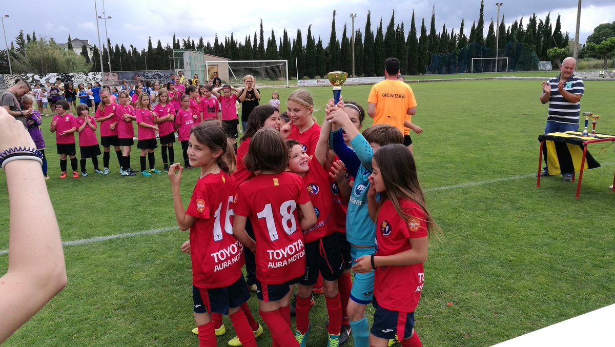 UEOfemeni's tweet photo. L'equip benjamí ha quedat 3r classificat del torneig de Cabanes!
Felicitats!!! https://t.co/bwYxkbhh2T
