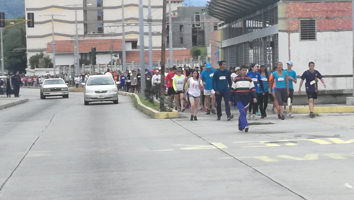 leoperiodista's tweet photo. Merideños caminamos en defensa del  @IAHULAOFICIAL..#TodosSomosIahula,#5KIAHULA https://t.co/cHw3rM6L7j https://t.co/AW1mcZHAsw
