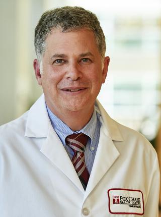 FoxChaseCancer's tweet photo. If at #ASCO18 today don't miss the poster in HALL A until 11:30 a.m. from @FoxChaseCancer "A two-part open-label, randomized phase 2/3 study of dinutuximab and irinotecan for second-line treatment of subjects with relapsed or refractory small cell lung cancer." Board #190a https://t.co/Jj2YYrgCaU
