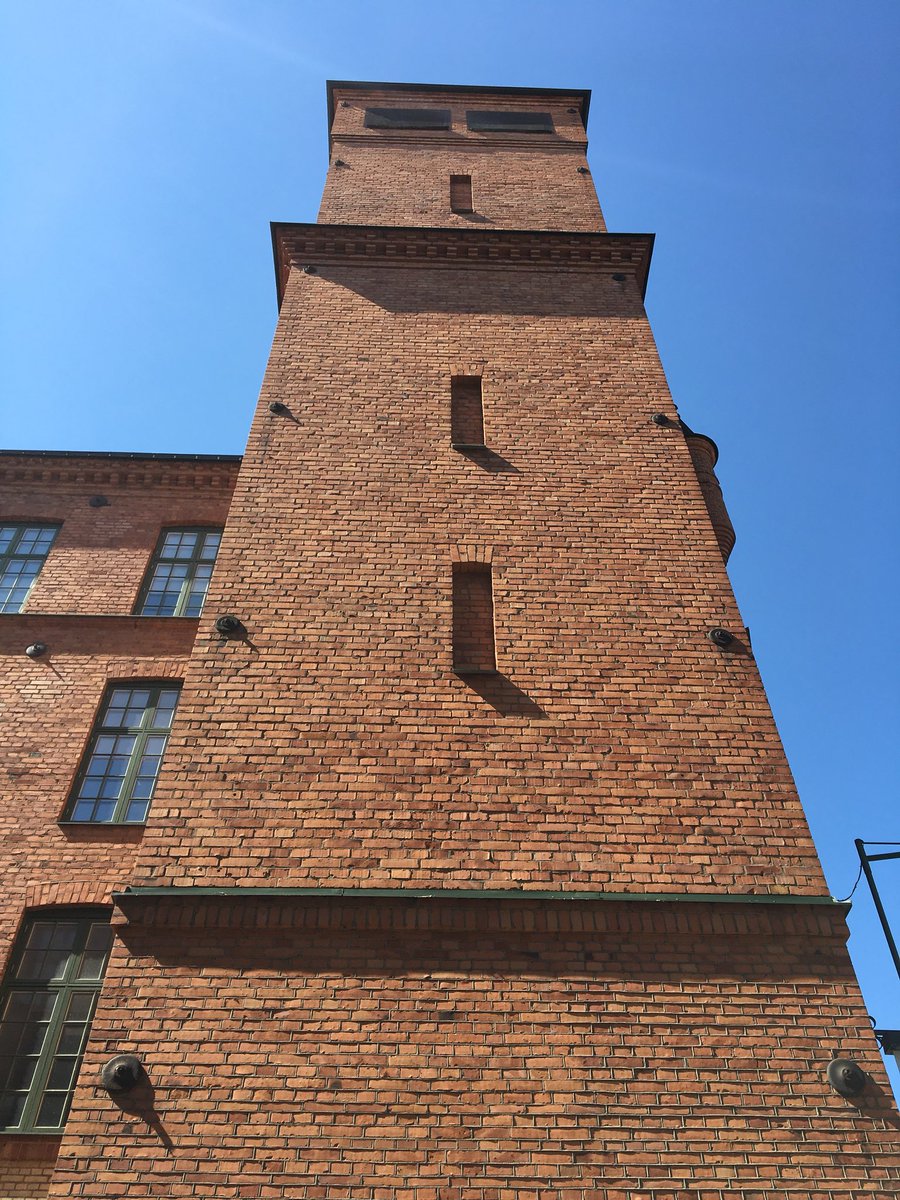 AnnaHelenaArt's tweet photo. Finstilta detaljer i #fasader bli synliga i rätt ljus -släpljuset:

Fogar mellan tegelstenar
#Norrköping industrilandskapet https://t.co/tDkYjRhDFv