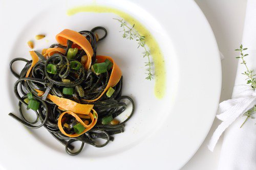 Kitchen_Couple's tweet image. Das Trendgewürz Kurkuma ist in aller Munde - bei uns in Form von Pasta. kitchencouple.de/moehren-kurkum…