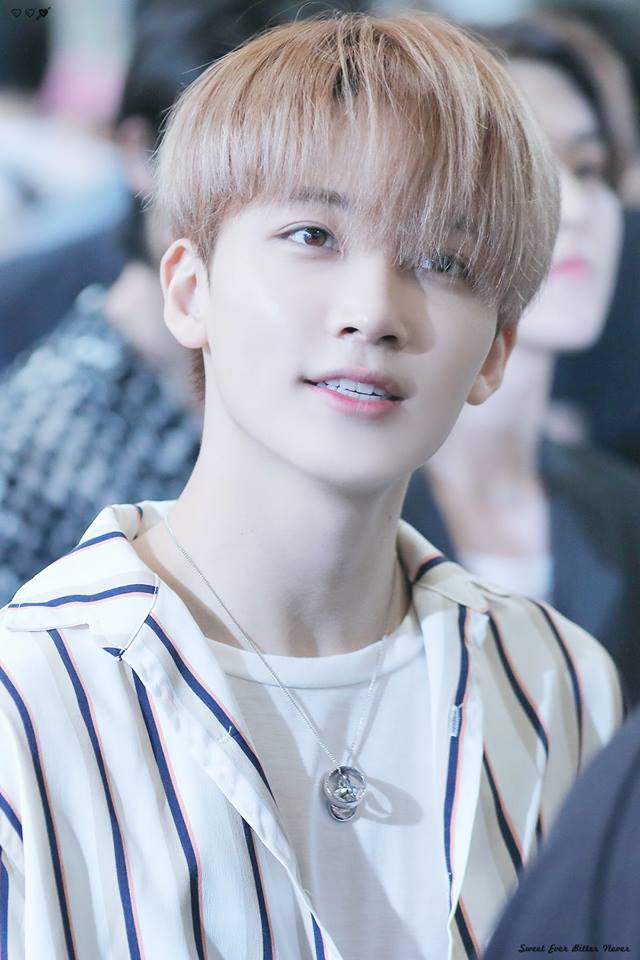 Idont_Beautiful's tweet photo. No se dejen engañar, él es la omma del grupo. La pasiva mayor 💕💕👑
Jeohang From SEVENTEEN💅💅 https://t.co/bXsNw5EpyH