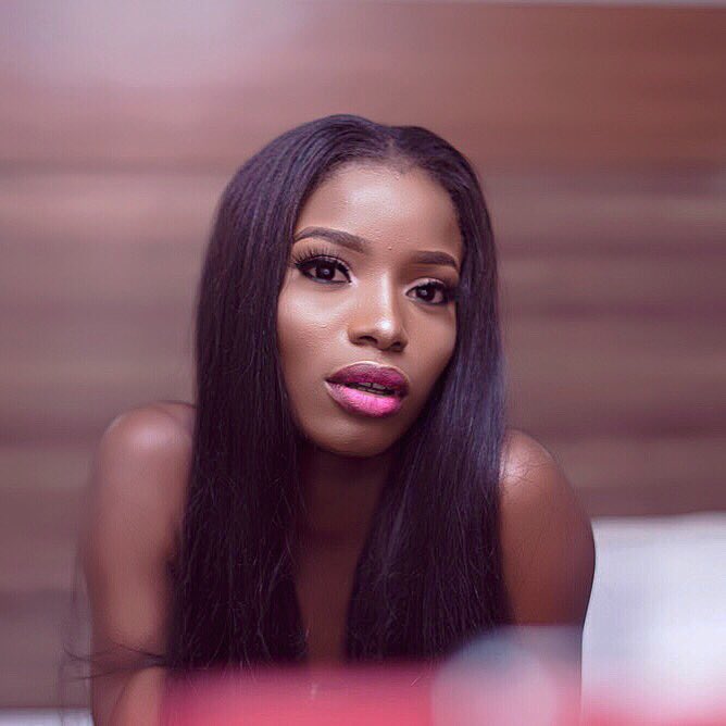 Isabell61476243's tweet photo. Perhaps my eyes need to be washed by my tears once in a while....So that I can see life In a clearer view again....😏I’m sweet poisonous Melanin....❤️ https://t.co/BaA9PjkiRl