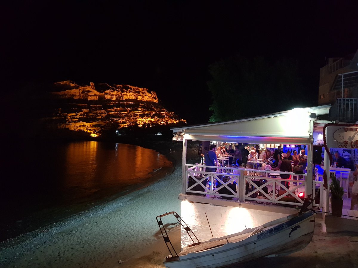Connect247com's tweet photo. Where can you have such a view while eating at the #restaurant? #Greece #Crete Enjoy your life with great people! :) https://t.co/4SjA61OY6E
