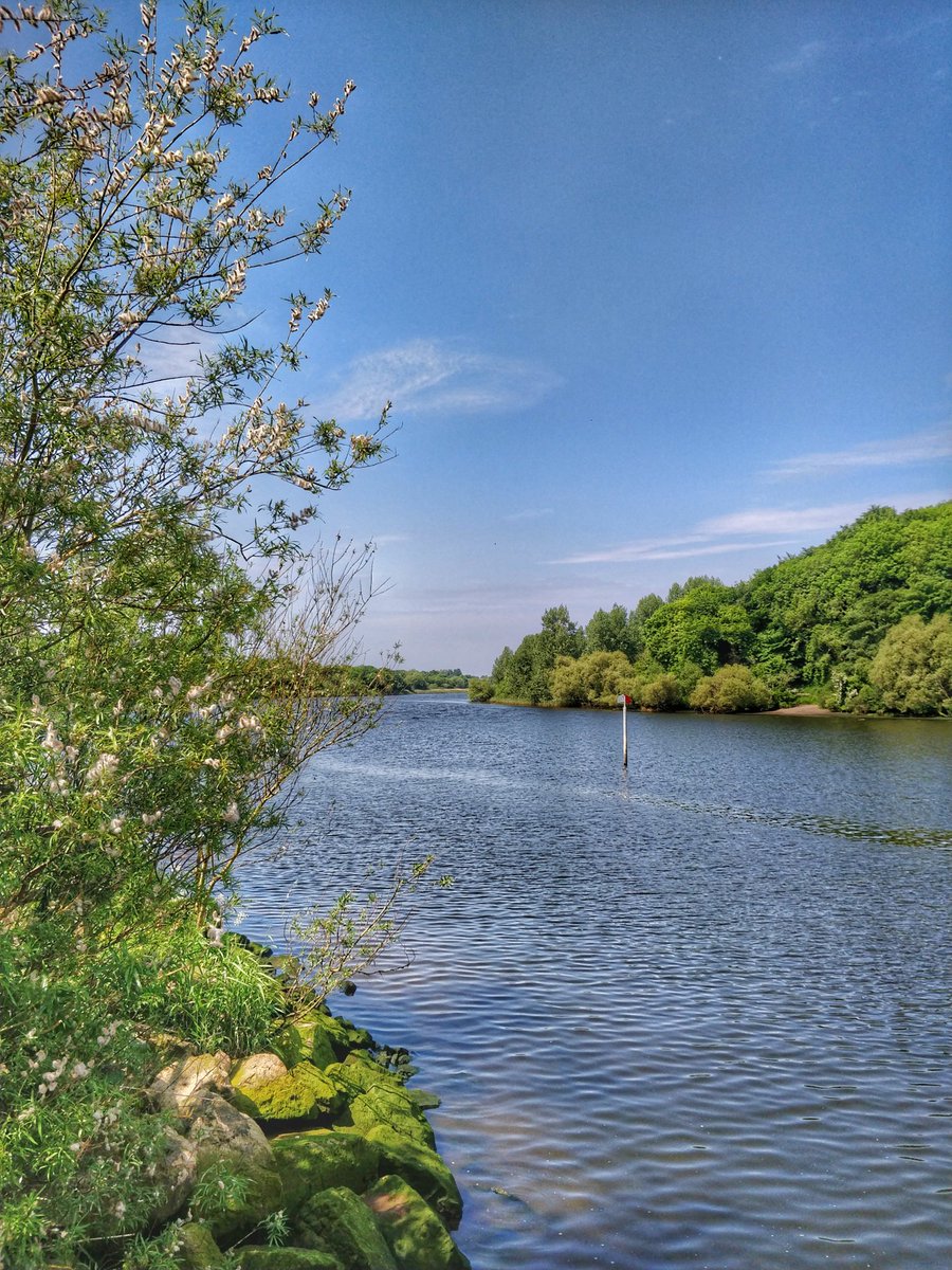kmmillar2000's tweet photo. @VisitCauseway @barrabest @WeatherCee @angie_weather Views from Somerset Riverside Park, Coleraine #riverbann #coleraine #ccgbc https://t.co/BZRkDRuC3T