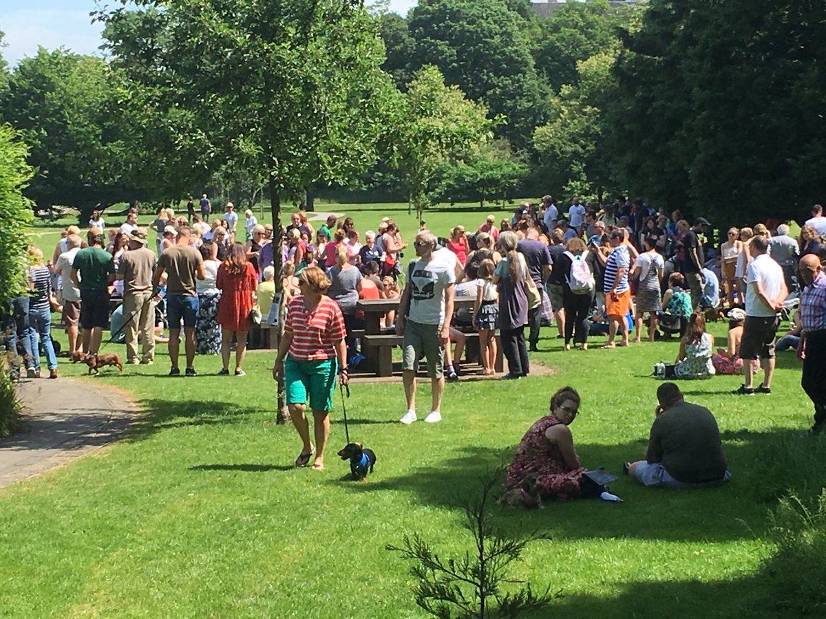DDivdd's tweet photo. 200 #dachshund walk in @buteparkcardiff #Cardiff in aid of dogs with IVDD @WalesOnline @BBCWalesNews @BBCWales @ITVWales £1500 raises thanks to everyone https://t.co/obshFiTbaj