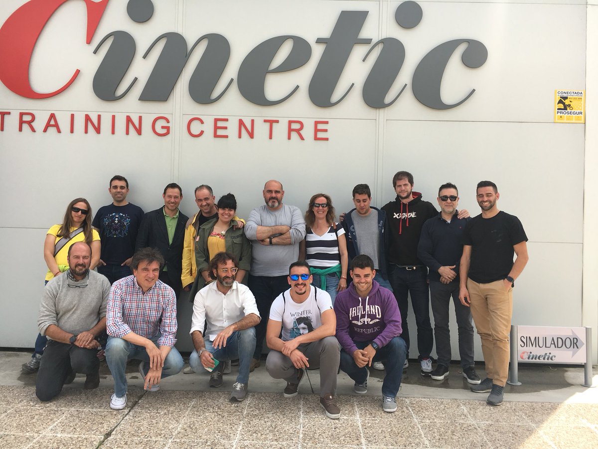 dgdrone's tweet photo. Acabamos el curso de Filmación Cinematográfica con Drones impartida en CineticPlus. Muy contento con mis alumnos, espero que hayáis disfrutado! Y que os hayan gustado las mochilas 😃! Buen vuelo! #dgdrone #dron #drone #drones #curso #filmacion #aerialfilmmaker #cineticplus https://t.co/tbyPWqn0BO
