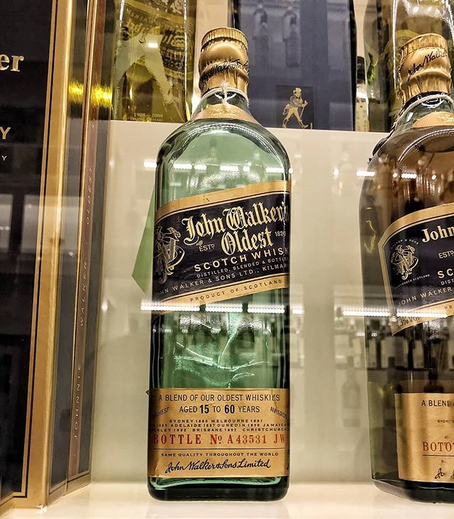 meleklerinpayi's tweet photo. Geçen hafta özel izinle girdiğim Diageo arşivlerinden nadir bulunan bir şişe daha: İlk Johnnie Walker Blue Label şişesi🙏
O yıllarda marka henüz Blue Label değil John Walker's Oldest
Şişenin üstünde yazan yaş ibaresine dikkat! 🥃🥃🥃
#diegeo #diageoarchi… https://t.co/LfQkWho710 https://t.co/Ic9cMN1Fb0