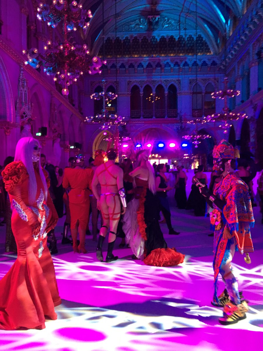 faq_health's tweet photo. Was für eine Nacht 😅
Vielen #Dank an unsere #Freunde vom @lifeball für die Einladung & den unvergesslichen Abend 👉 Heute Abend wird es dann auch für uns spannend 😏 Gemeinsam mit dem #LifeBall feiern wir den #LifeBallNextGeneration und hoffen ihr seid ALLE am Start 🙏 https://t.co/ViXtXzGTRk
