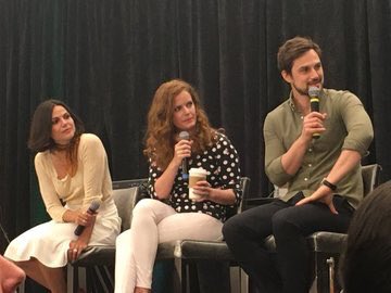 RebeccaMaderBR's tweet photo. 📸 • Três bebês lindos e felizes no painel de hoje 💕 — Via @goldforever23  #OUATORL https://t.co/xMH7xxU2tZ
