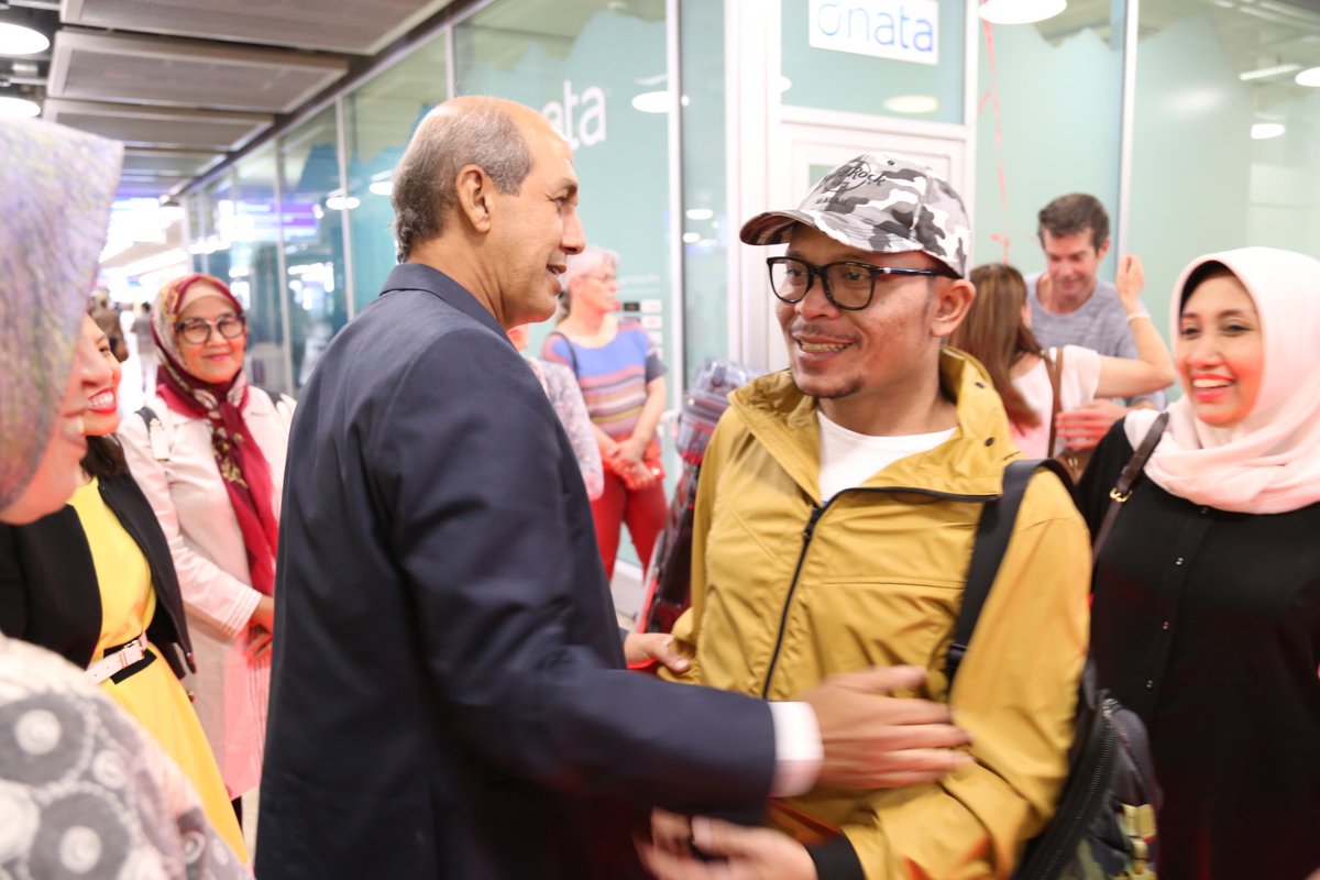 Menteri Ketenagakerjaan <a href="/hanifdhakiri/">MHD</a> baru saja mendarat  u/ menghadiri acara puncak Konferensi Perburuhan Internasional / ILC ke-107 di Jenewa Swiss.
Kedatangan  Menaker <a href="/hanifdhakiri/">MHD</a> disambut  Duta Besar RI / Watapri  Hasan Kleib serta
Sekjen @kemnaker,  Dirjen PHI dan Jamsos.