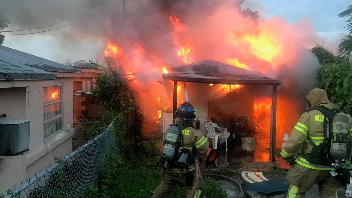 Sheds catch fire in northwest Miami-Dade County bit.ly/2Jg2Ufl https://t.co/OGrx4LOaFA