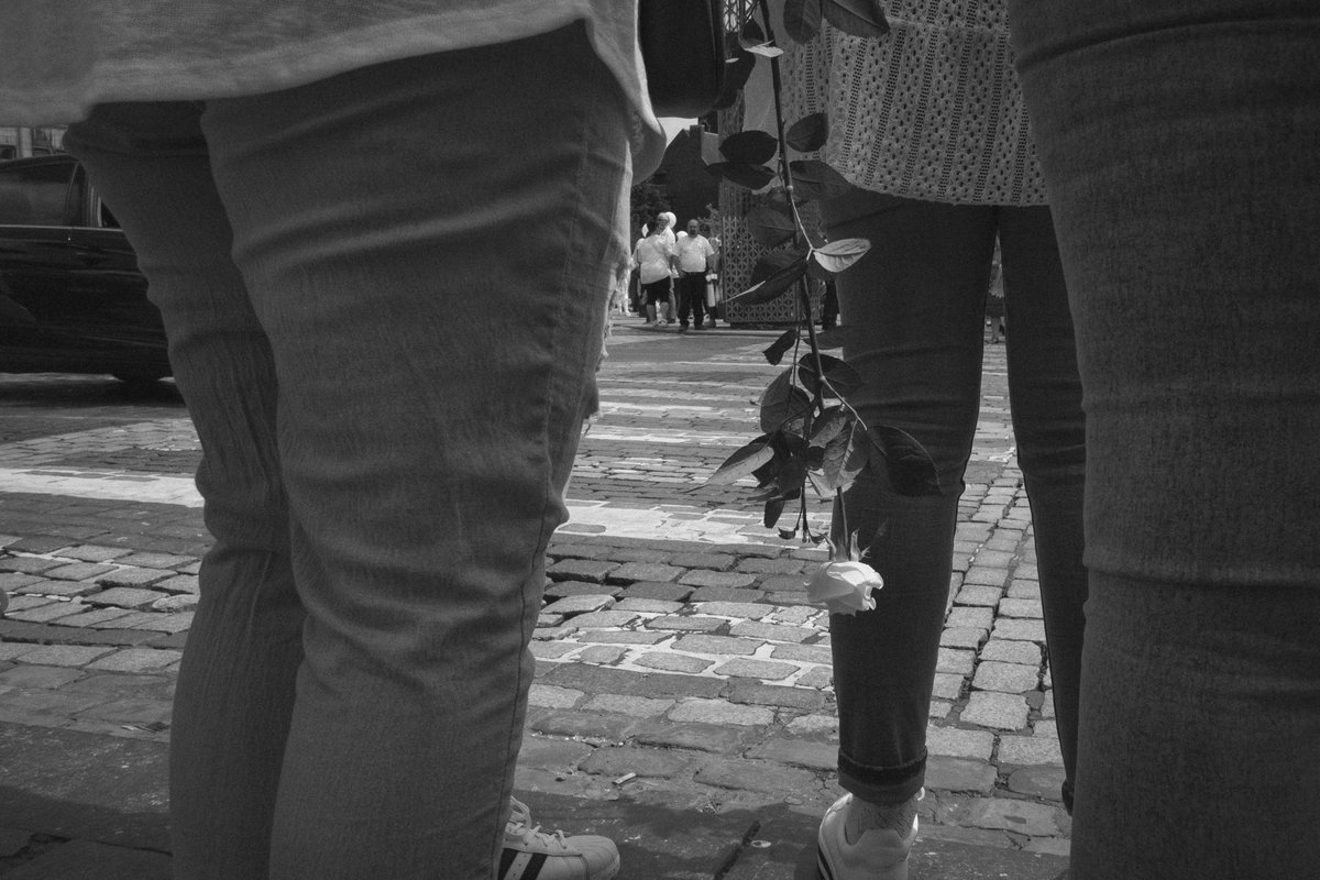pdvlb's tweet photo. #streetphotography #photography #socialmedia #lensculturestreet #VSCO #bwphotography #BlackAndWhitePhotos #thisisbelgium #fujifilm #pdvlb #socialdocument #liegeattack #liege #belgique This Is Belgium ( Le chagrin des Liègois ) https://t.co/mgnRdCmDvW