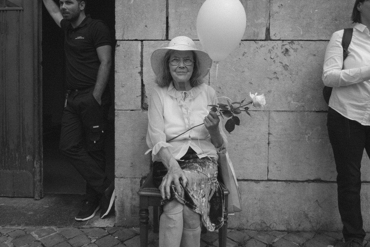 pdvlb's tweet photo. #streetphotography #photography #socialmedia #lensculturestreet #VSCO #bwphotography #BlackAndWhitePhotos #thisisbelgium #fujifilm #pdvlb #socialdocument #liegeattack #liege #belgique This Is Belgium ( Le chagrin des Liègois ) https://t.co/mgnRdCmDvW