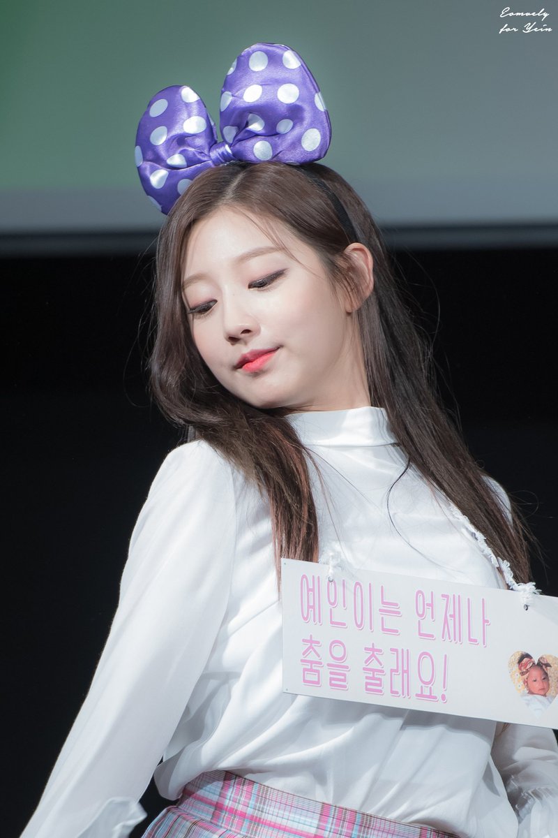 LVLZ_Eomvely's tweet photo. #HappyYeinDay 
#예인아_생일_축하해 
#예인아_꿈꾸던_그길에_네가_있어

180505 제일라아트홀 팬싸 #러블리즈 #Lovelyz #Yein #정예인  #예인 @Official_LVLZ

Yein Happy birthday~

https://t.co/jiVla3W4mT https://t.co/FIxWFiAdOk