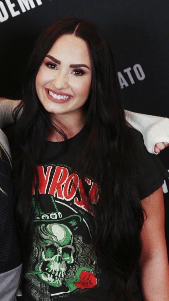 satansvato's tweet photo. #WeLoveYouDemi

We love you so so much. You’re honestly a light to so many people and you’ve helped so many people overcome everything. I love you so so much. 

You are a warrior demi. A true inspiration. https://t.co/jqPe0AFtCf