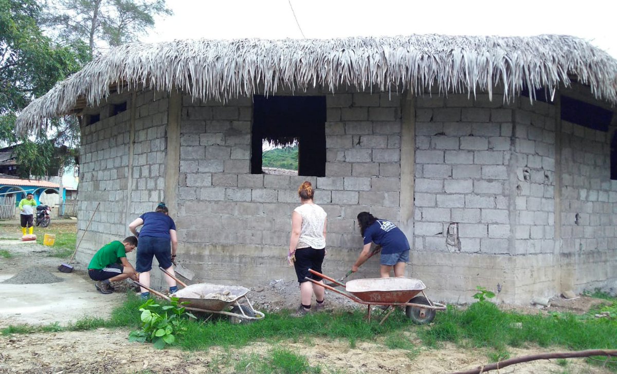CampEcuador's tweet photo. #ProjectWork to fulfill local needs, #CampsGapVolunteers keep doing the good work! #DoSomenthingAmazing #CampsEffect @CampsInt https://t.co/TnETltopyC