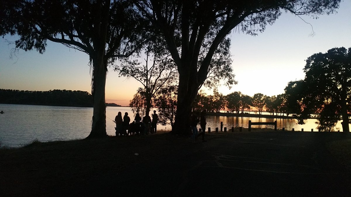 fintimefreedom's tweet photo. Sunset at the lake last night....  

#latepost #lastNight #camping #familytime #familybonding #lovelife https://t.co/DhUqHI1Zf4